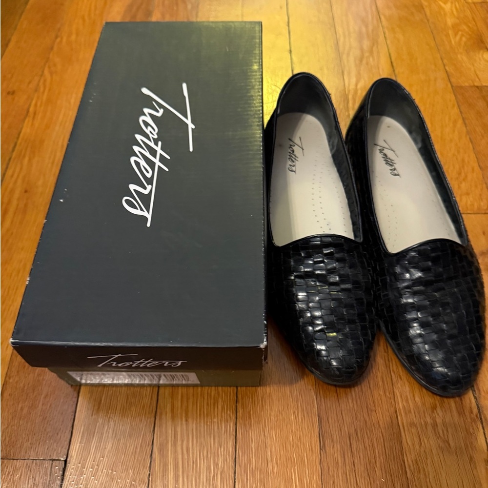 Trotters Black Woven Leather Loafers